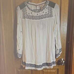 Knox Rose Ivory Boho Tunic with Black Embroidery and Shoulder Panels